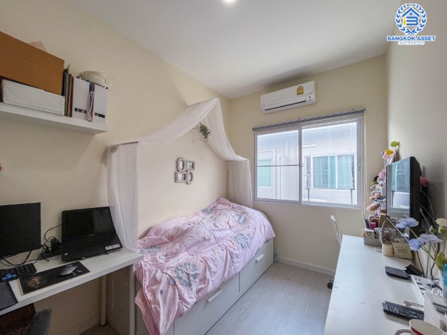 *****ทาวน์เฮ้าส์มือสองย่านนนทบุรี ม.เดอะเมทโทร รัตนาธิเบศร์ เนื้อที่ 20 ตร.ว. ฟังก์ชัน 3 ห้องนอน 2 ห้องน้ำ 2 ที่จอดรถ แถมฟรี! 4 เครื่องปรับอากาศ, 1 เครื่องทำน้ำอุ่น, ฯลฯ บนทำเลเหมาะแก่การอยู่ เพียง 6 นาทีก็ถึงรถไฟฟ้าสายสีม่วง "สถานีไทรม้า" ใกล้ทางด่วน "งามวงศ์วาน"